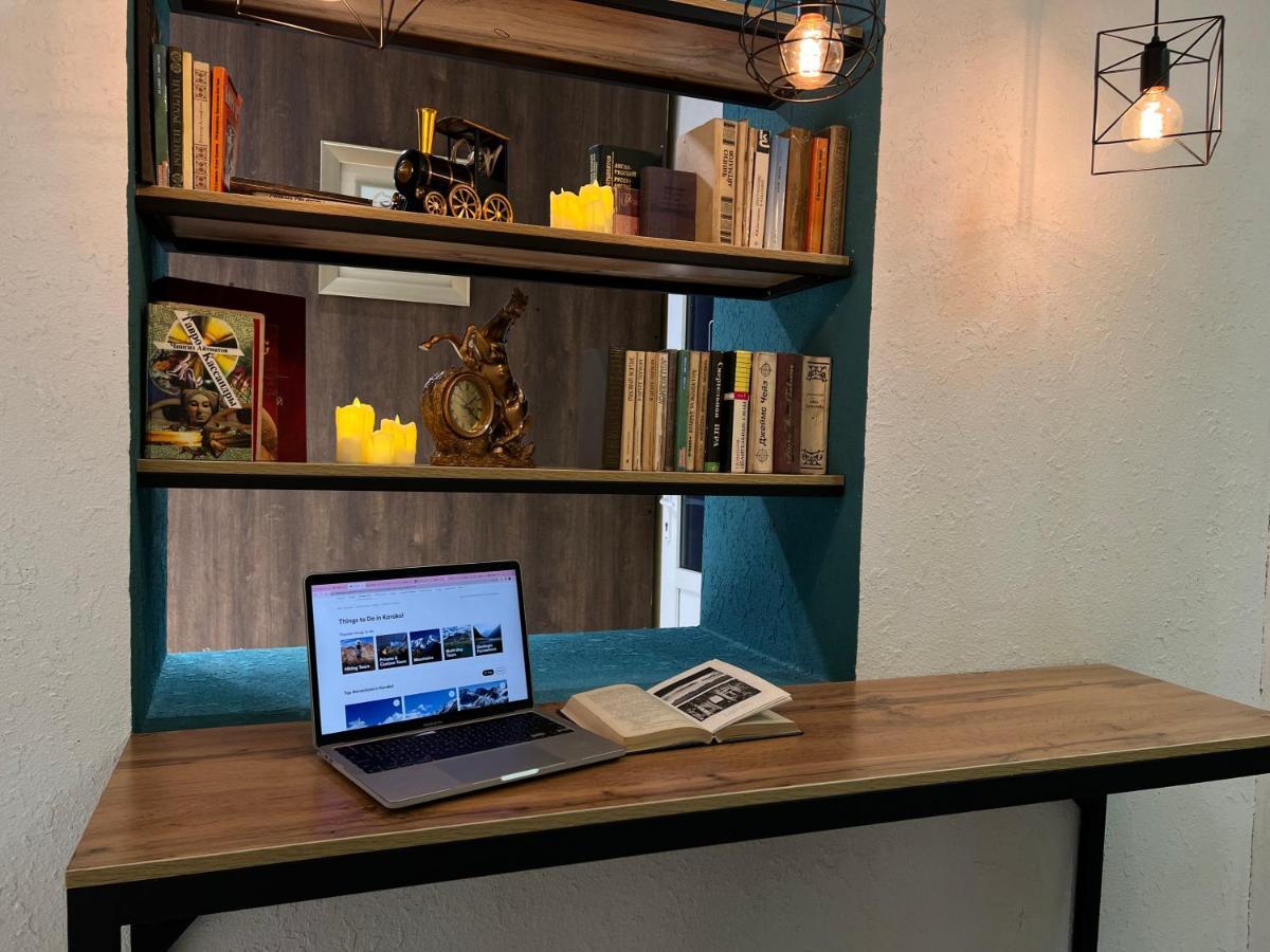 Capsule Hostel 卡拉科尔 外观 照片